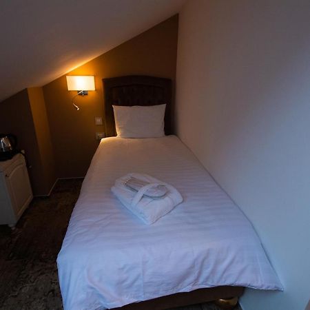 Petroşani Hotel La Belle Epoque מראה חיצוני תמונה