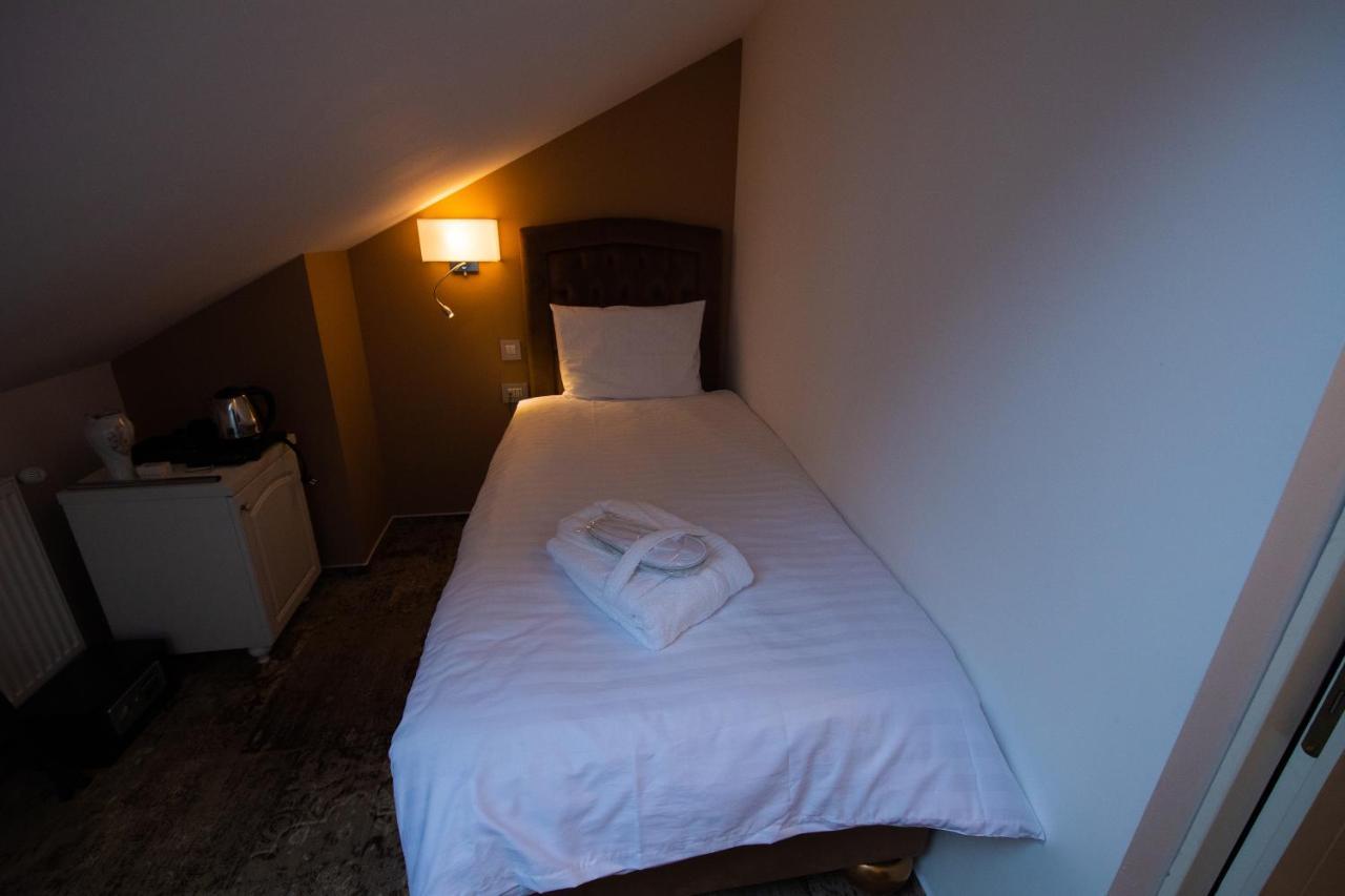 Petroşani Hotel La Belle Epoque מראה חיצוני תמונה