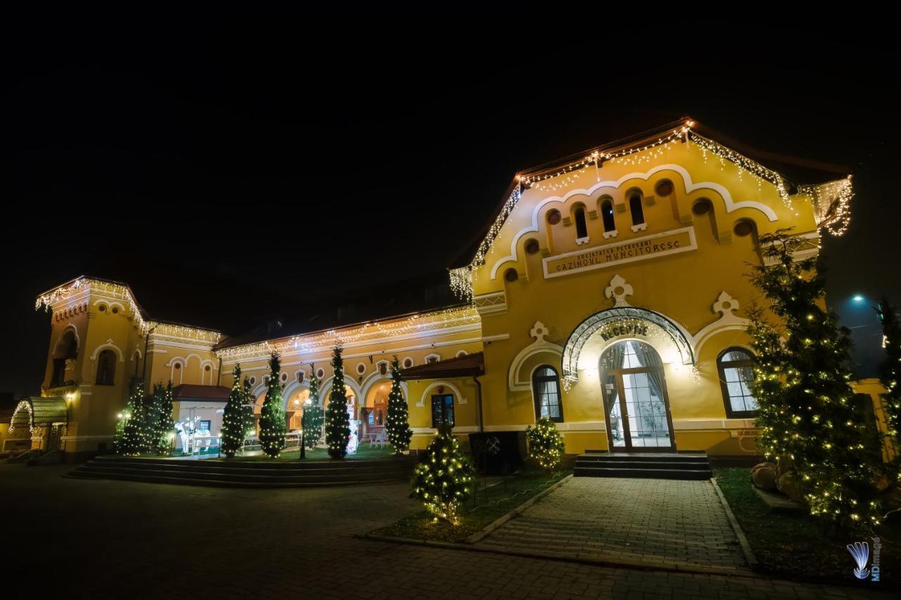 Petroşani Hotel La Belle Epoque מראה חיצוני תמונה