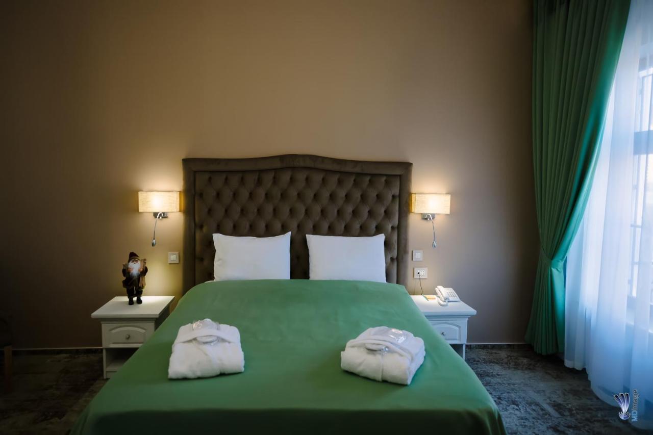 Petroşani Hotel La Belle Epoque מראה חיצוני תמונה