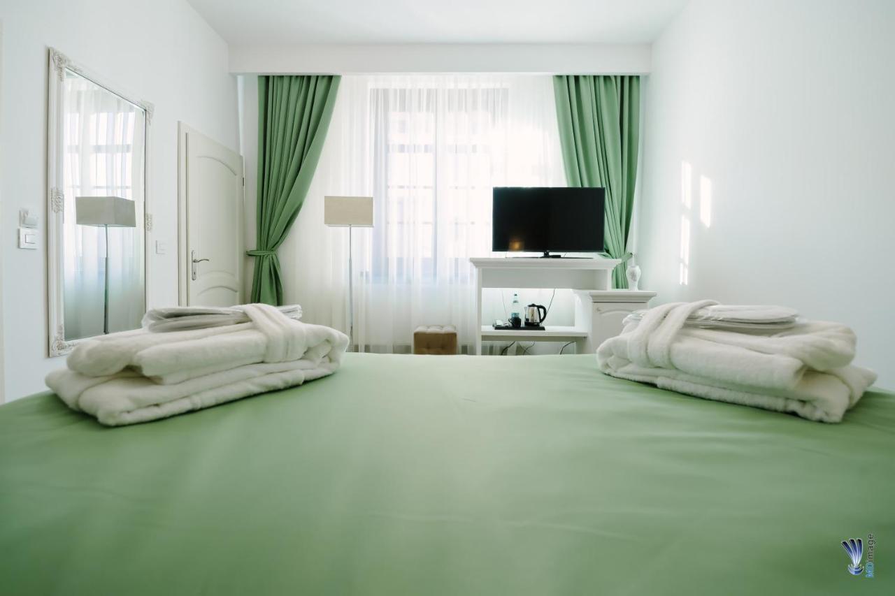Petroşani Hotel La Belle Epoque מראה חיצוני תמונה