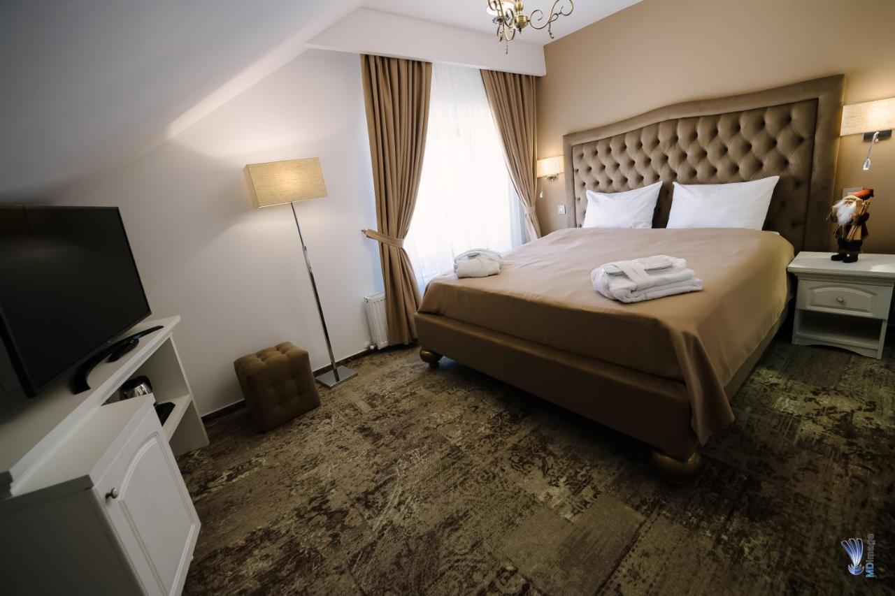 Petroşani Hotel La Belle Epoque מראה חיצוני תמונה