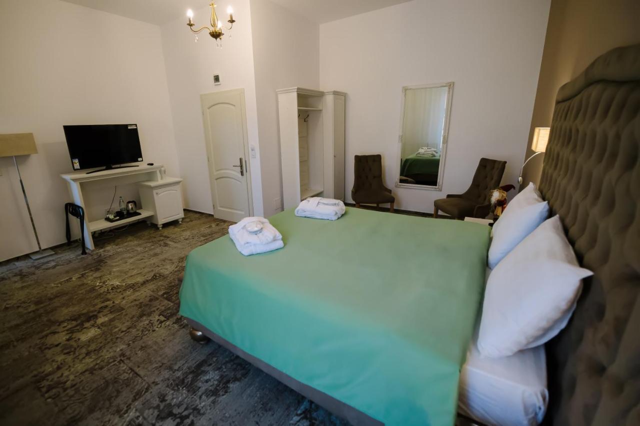 Petroşani Hotel La Belle Epoque מראה חיצוני תמונה